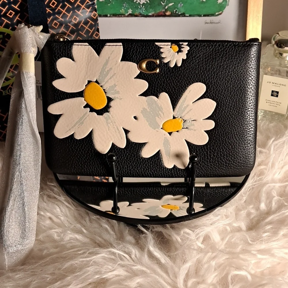 Coach NWTs Small Wristlet With Floral Print - Picture 3 of 10